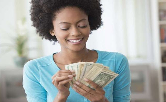 كيف يؤثر المال على سعادة الأفراد؟