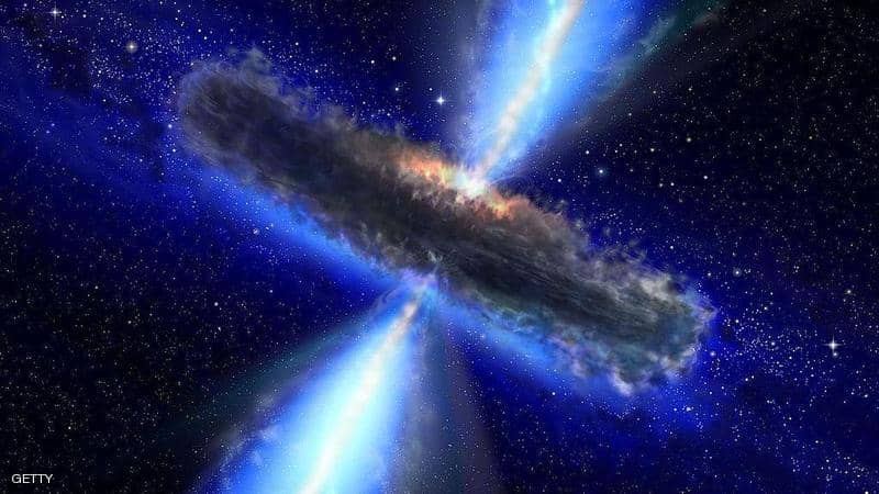 دراسة: اندماج الثقوب السوداء يبعث ضوءا يعادل تريليون شمس