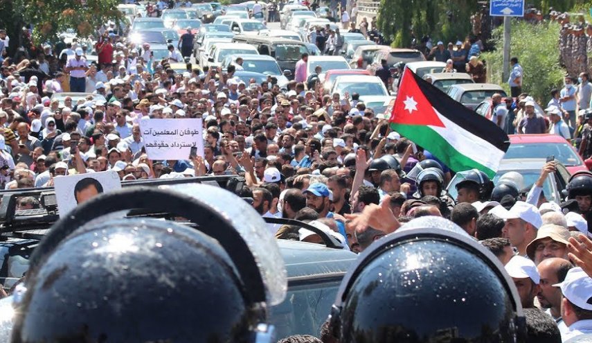 الأردن: لا بوادر لحل أزمة إضراب المعلمين 