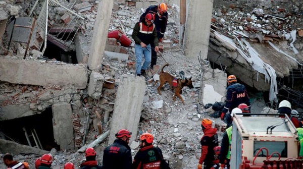 ارتفاع ضحايا زلزال تركيا إلى 39 قتيلا وإصابة 1607 مصابين 