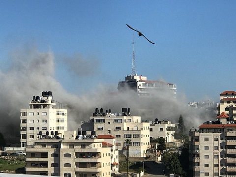 قوات الاحتلال الاسرائيلي تفجر منزلا في "رام الله"