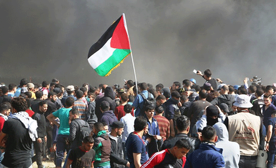الصحة الفلسطينية: إصابة 180 فلسطينياً بمسيرات العودة على حدود غزة