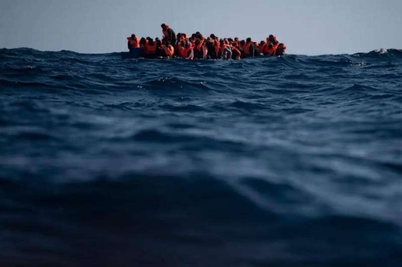 العثور على 3 مهاجرين مفارقين الحياة قبالة جزر الكناري.. وإنقاذ 15