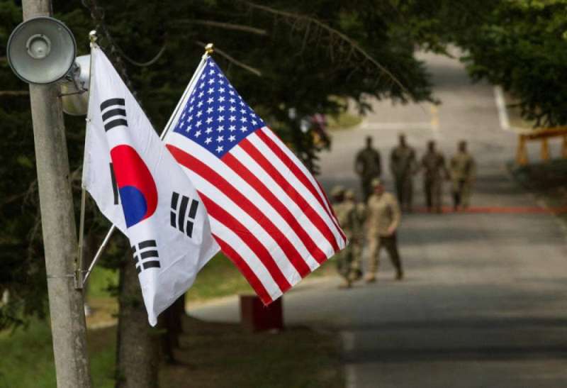  واشنطن وسيول تتعهدان بالتعامل «بصرامة» مع نقل الأسلحة بين كوريا الشمالية وروسيا