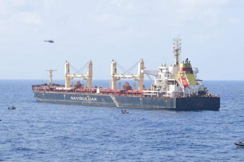  البحرية الهندية تحرر السفينة «أم في روين» وتحتجز 35 صومالياً