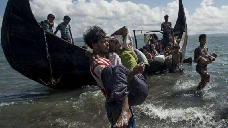  إنقاذ 69 من اللاجئين الروهينغا بعد انقلاب قاربهم قبالة سواحل إندونيسيا