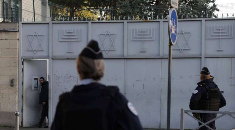  فرنسا تعزز الإجراءات الأمنية حول الكنس والمدارس اليهودية
