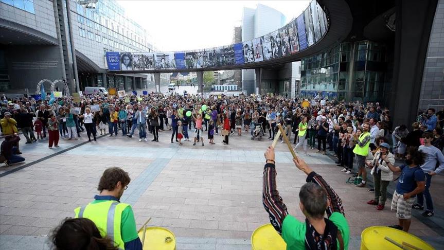 مظاهرة لأنصار البيئة أمام البرلمان الأوروبي