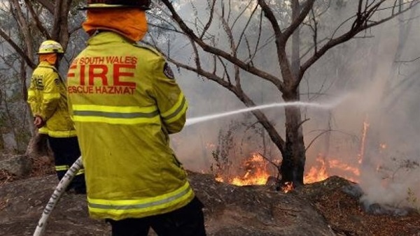 انقاذ زوار متنزه من حريق غابات في استراليا