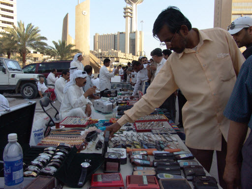 سوق "المقاصيص" أحد أقدم أسواق البلاد وساحة شعبية لبيع المقتنيات الشخصية 
