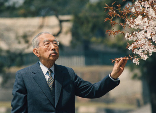 بيع مذكرات إمبراطور اليابان السابق هيرو هيتو