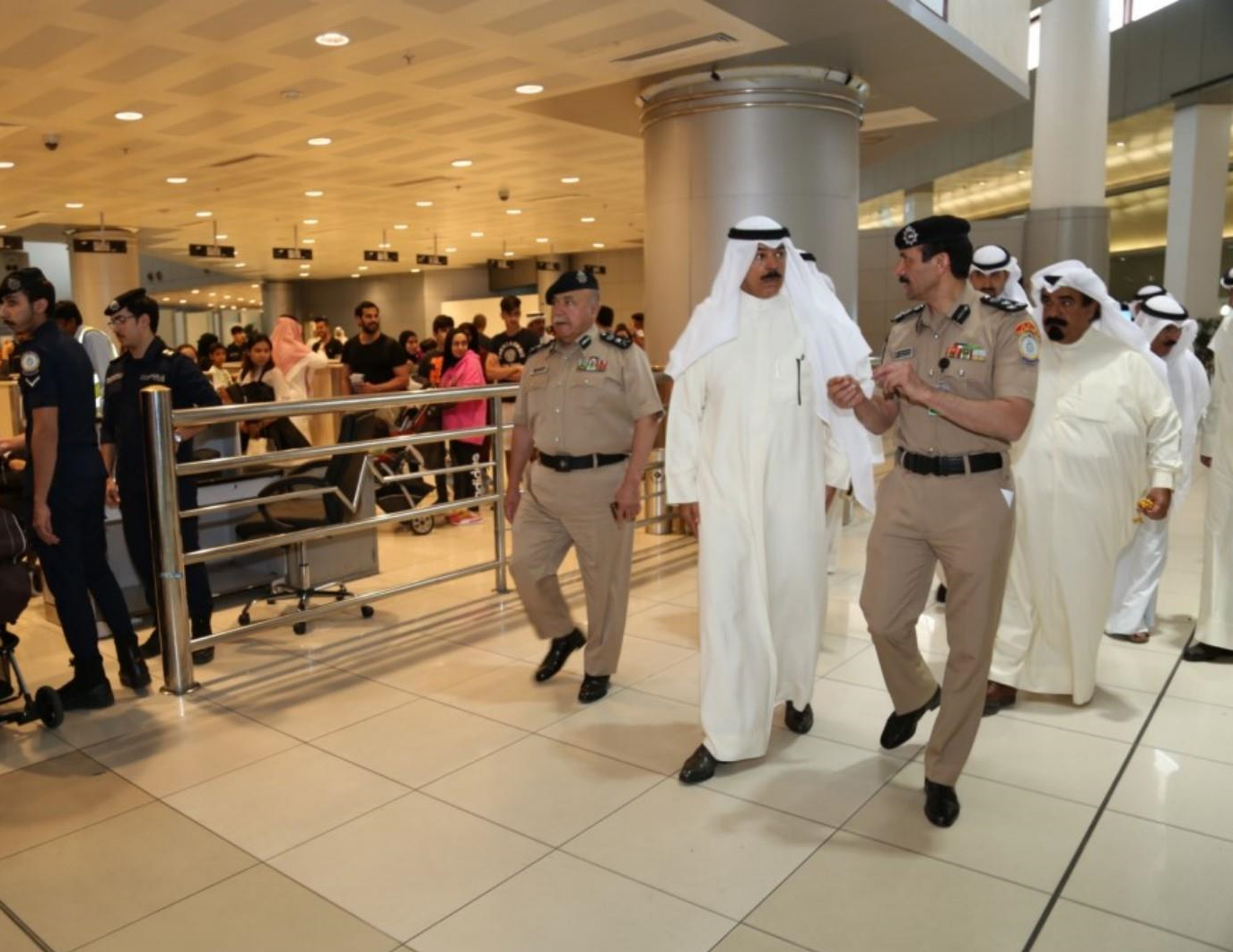  نائب رئيس مجلس الوزراء ووزير الداخلية يدشن نظام التأشيرة الإلكترونية بمطار الكويت الدولي