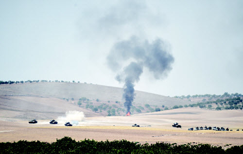 الدبابات التركية  تدخل  الأراضي السورية لمحاربة  «تنظيم الدولة» 