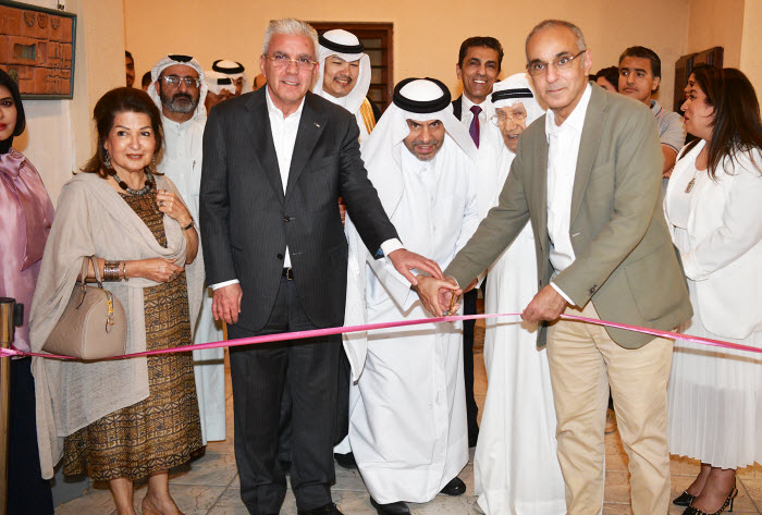  معرض «انعكاس» التشكيلي يجسد رؤية مجموعة فنانين كويتيين للمجتمع والواقع العربي
