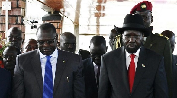 رئيس جنوب السودان سلفا كير وزعيم المتمردين ريك مشار يوقعان اتفاق سلام
