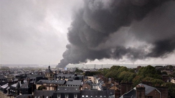 بالفيديو...حريق ضخم بمدينة روان الفرنسية