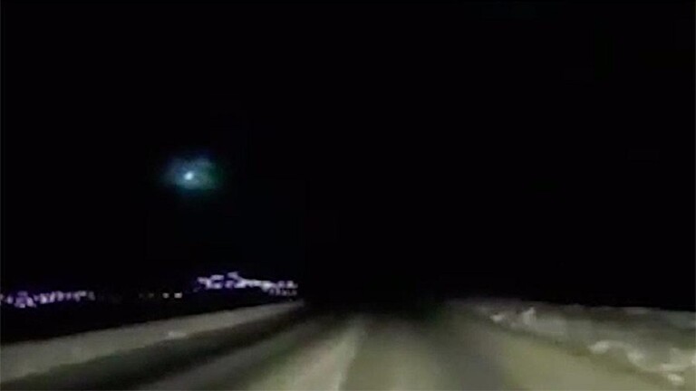 انفجار نيزك في سماء شبه جزيرة كامتشاتكا الروسية