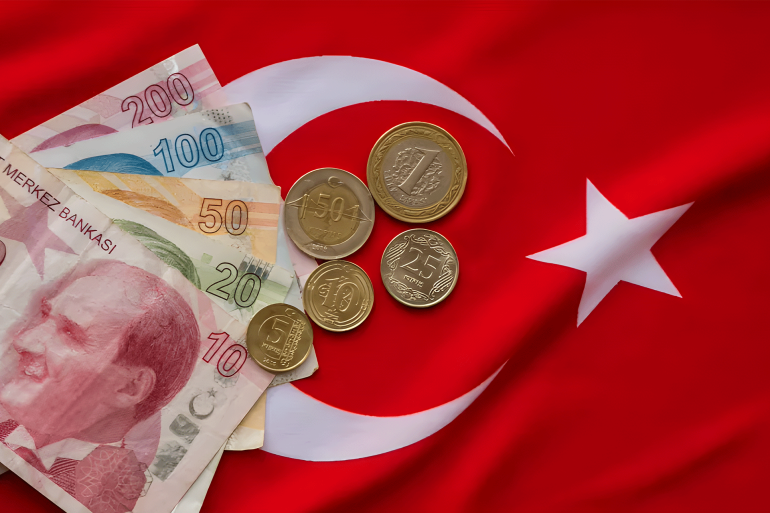  تركيا.. رفع فوائد البنوك إلى 45 بالمئة