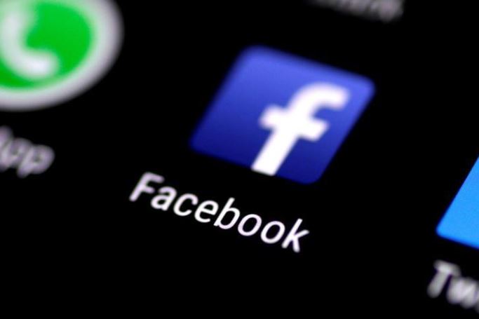 فيسبوك تبدأ إخطار المستخدمين عند تحميل صور لهم