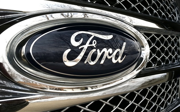 شركة فورد للسيارات تبلغ تيريزا ماي بنقل أنشطتها خارج بريطانيا "بريكيست"
