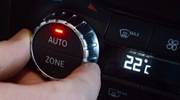 ما هي درجة الحرارة المثالية لمكيف هواء السيارة؟