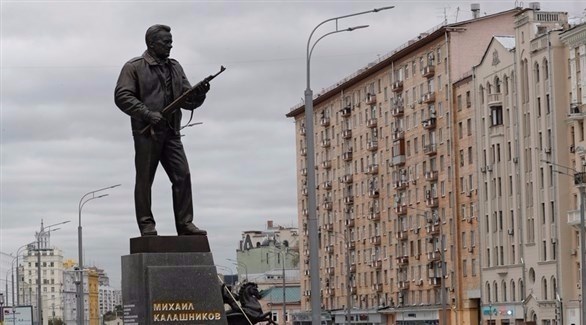   روسيا تكشف النقاب عن تمثال لمخترع بندقية "كلاشنيكوف" الشهيرة