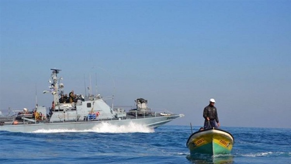 بحرية الاحتلال الإسرائيلي تعتقل صيادين اثنين قبالة شواطئ غزة