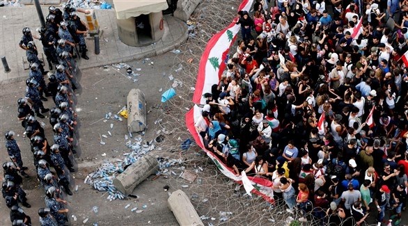 اللبنانيون يستعدون ليوم مفصلي في الشارع مع قرب انتهاء مهلة الحريري