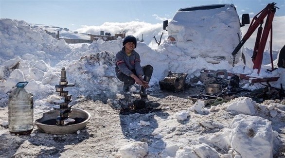 "البرد" يودي بحياة 15 طفلاً سورياً بمخيم الركبان 