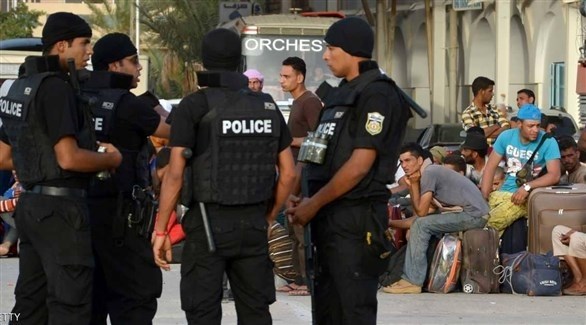 الشرطة التونسية تشتبك مع محتجين بعد وفاة شاب في مركز للشرطة