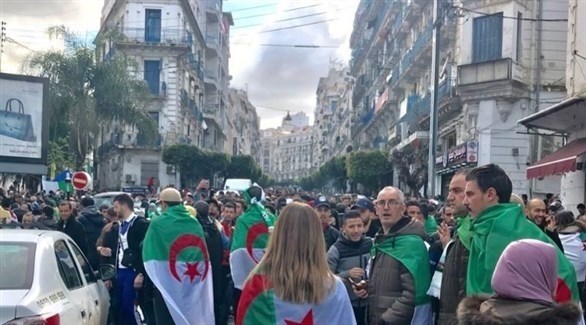 مئات المحامين الجزائريين يحتجون ضد بوتفليقة