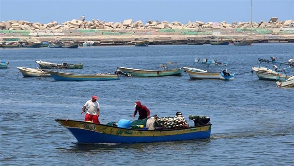 الاحتلال يوسع منطقة الصيد 15 ميلاً في بحر غزة