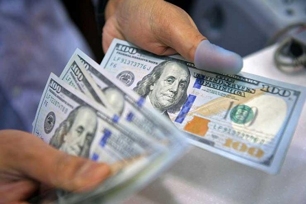 الدولار يتراجع أمام 6 عملات في مقدمتها الجنيه المصري