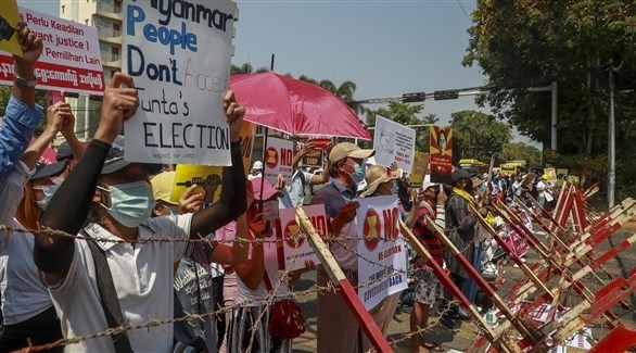 اشتباكات بين معارضي انقلاب ميانمار ومؤيديه