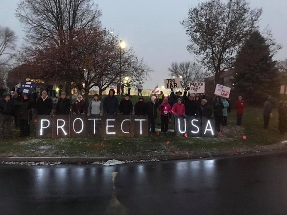 مظاهرات في عدة مدن أمريكية للمطالبة باستمرار التحقيق بشأن تدخلات روسيا