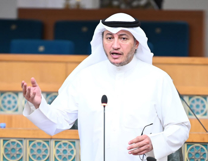عسكر العنزي يثني على شفافية «البترول الكويتية» في إعلان نتائج توظيفها 