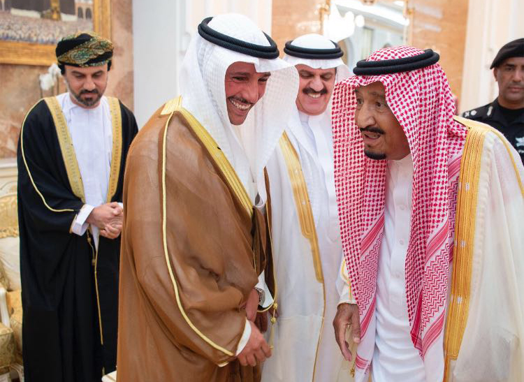خادم الحرمين الشريفين يستقبل رئيس مجلس الأمة الكويتي  في قصر منى 