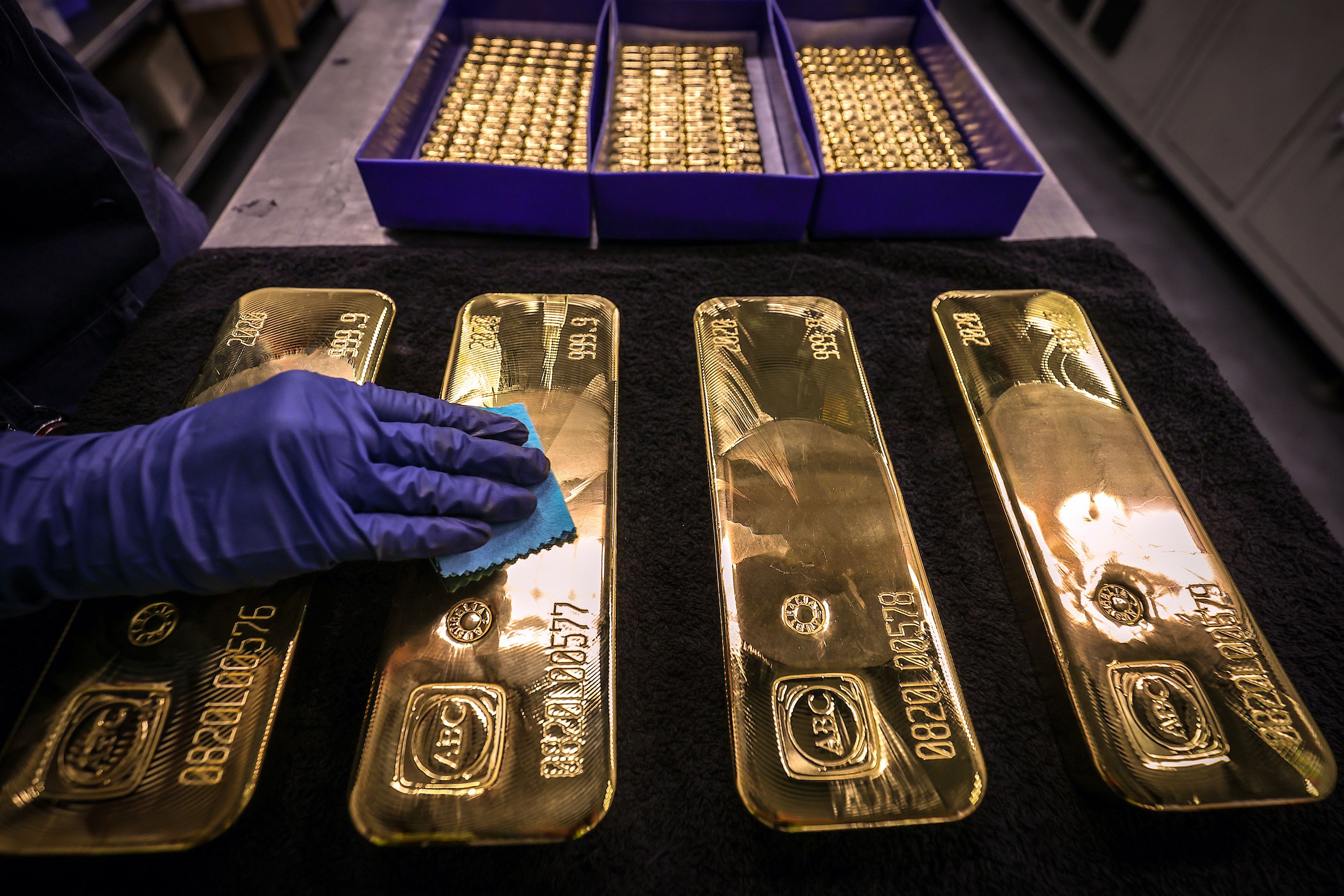  الذهب يرتفع من أدنى مستوياته في شهر مع انخفاض الدولار والسندات