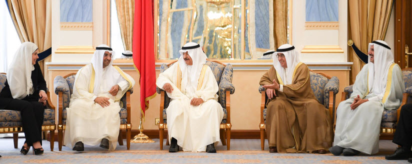 رئيس وزراء البحرين يشيد بإنجازات سمو الأمير