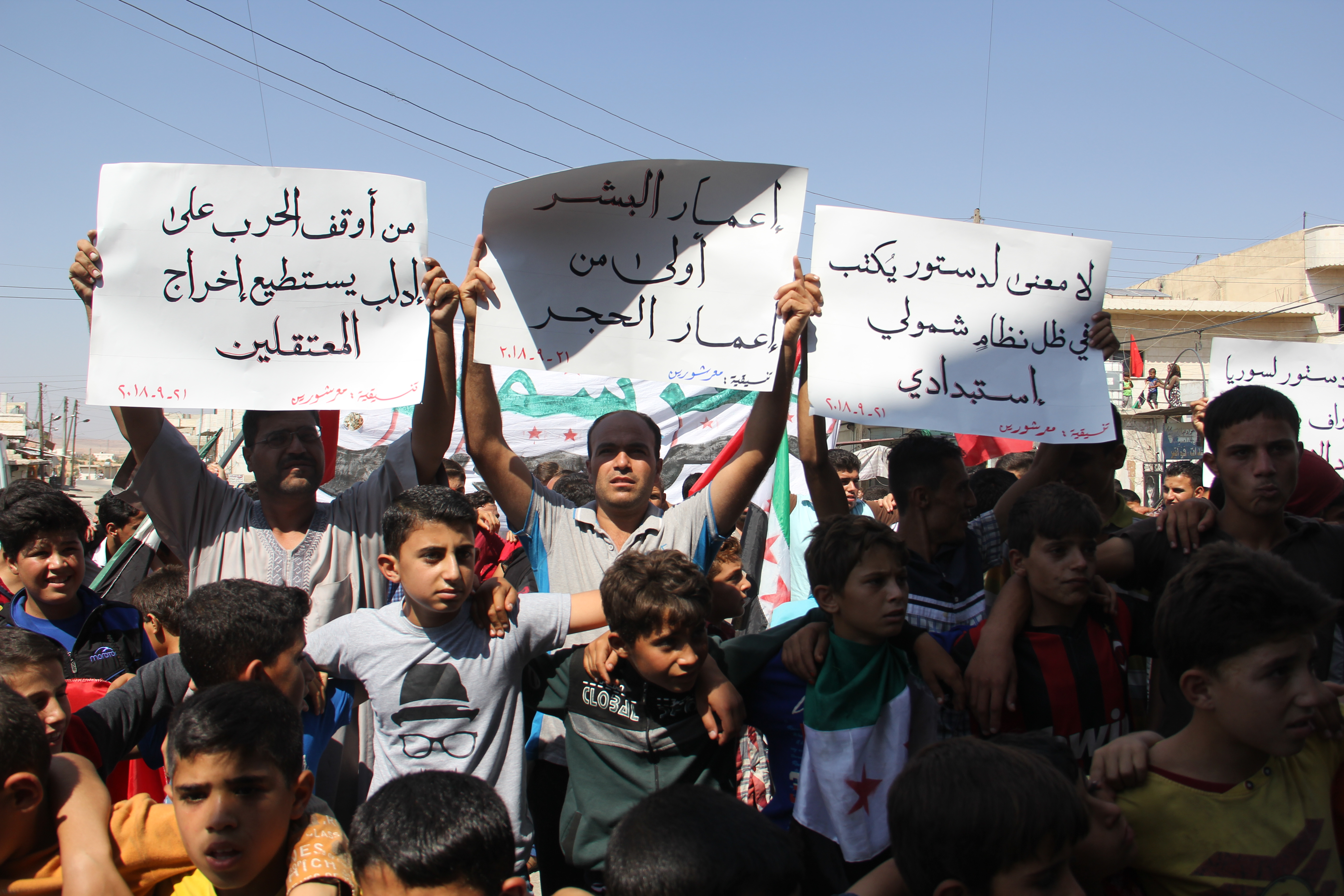 عشرات الآلاف يتظاهرون في "إدلب" ضد النظام السوري وداعميه