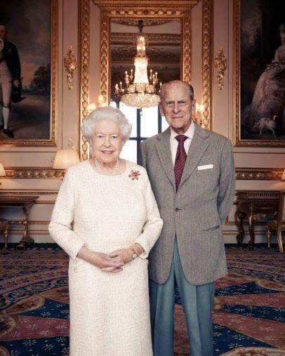 نشر صورة رسمية لاحتفال ملكة بريطانيا بعيد زواجها السبعين