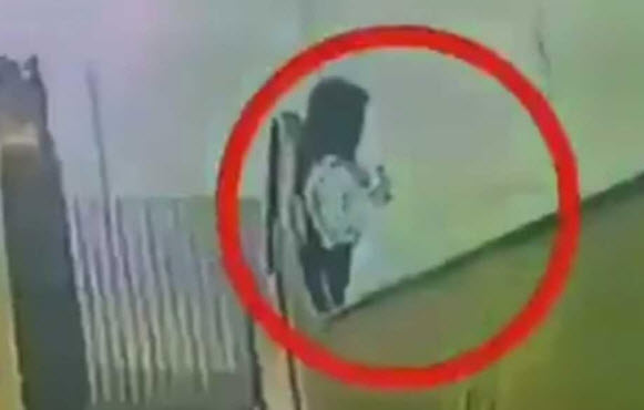 إنقاذ طفلة سحبها الدرج الكهربائي عدة أمتار