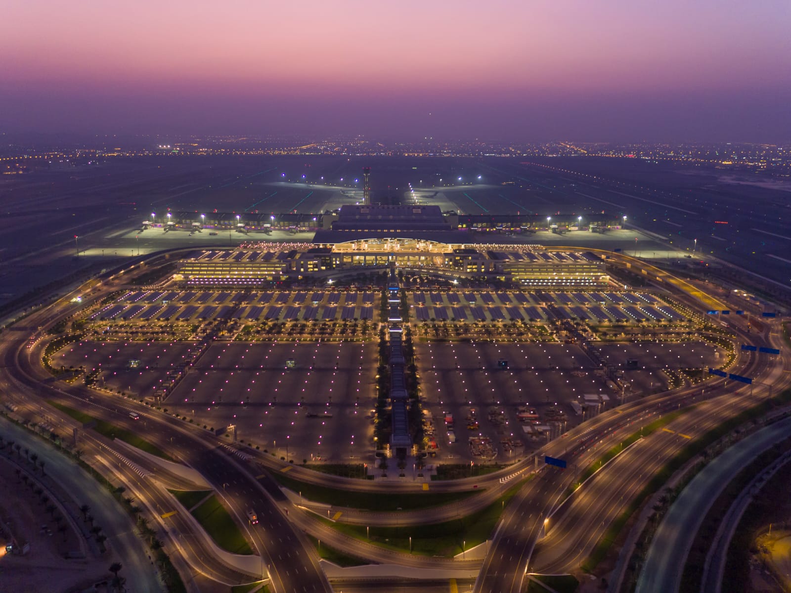  مطار مسقط الدولي الأول عالميا في معايير الأداء لعام 2023