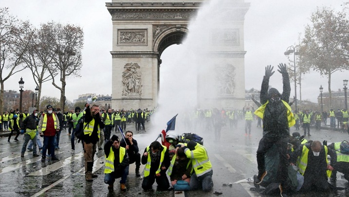 فرنسا: 31 ألف شخص شاركوا في احتجاجات "السترات الصفراء"