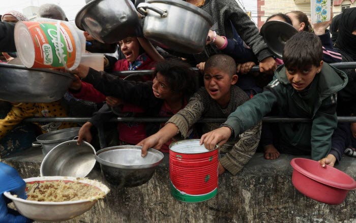  إسقاط 28 ألف وجبة طعام  على الفلسطينيين شمال غزة
