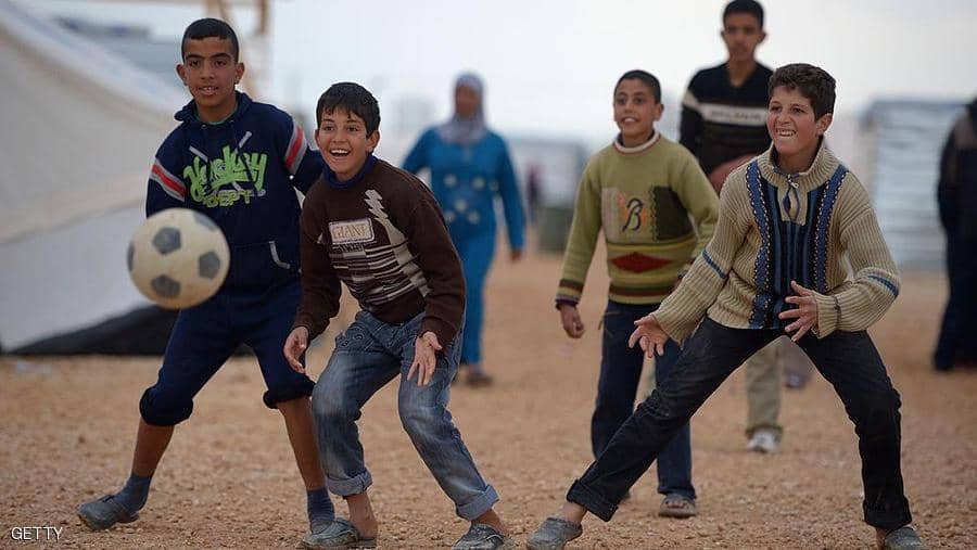 ماذا يفعل أرسنال الإنجليزي في مخيمات اللاجئين السوريين؟