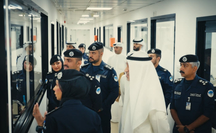 النائب الأول يتفقد «الأدلة الجنائية»
