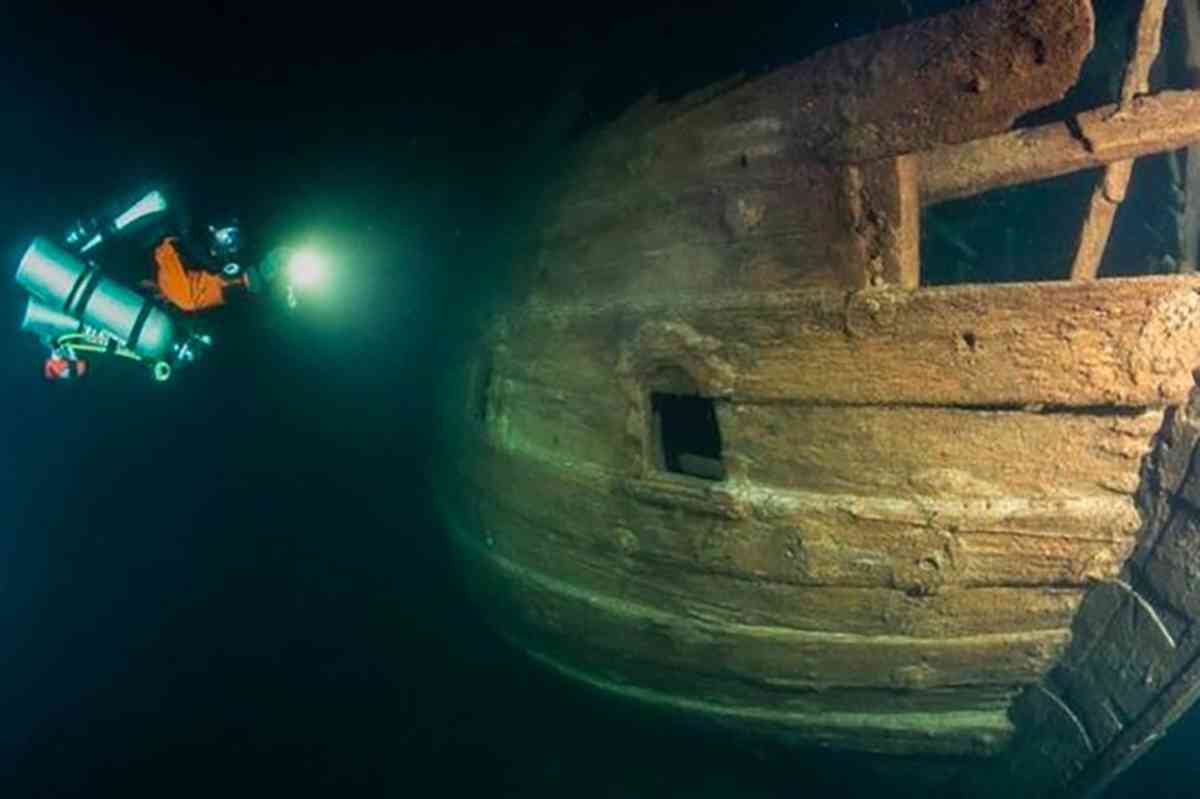 اكتشاف سفينة غامضة بحالة ممتازة رغم بقائها 400 عام تحت الماء!