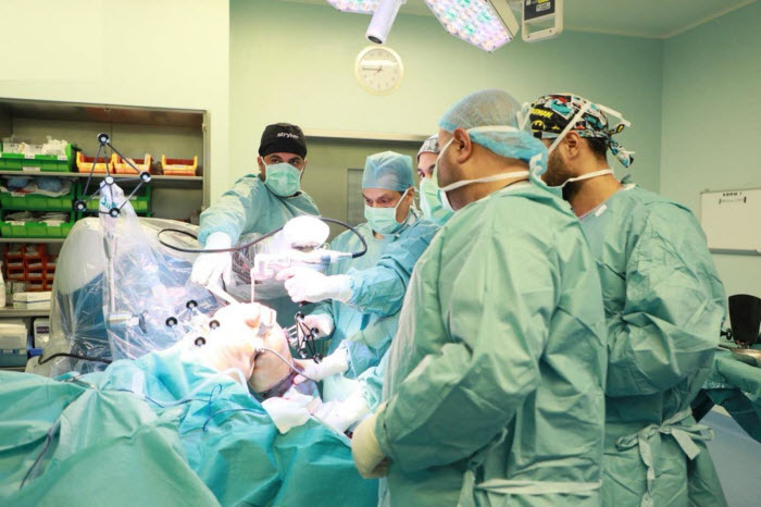  مجمع الملك عبدالله الطبي في «جدة» ينجح بإجراء جراحة نوعية