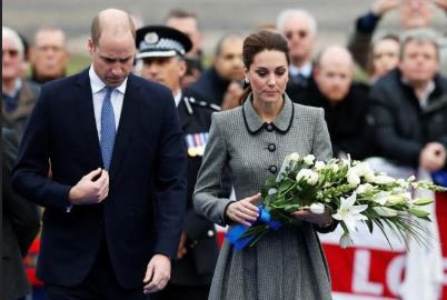 الأمير وليام وزوجته كيت يقدمان العزاء في ضحايا تحطم طائرة مالك ليستر سيتي